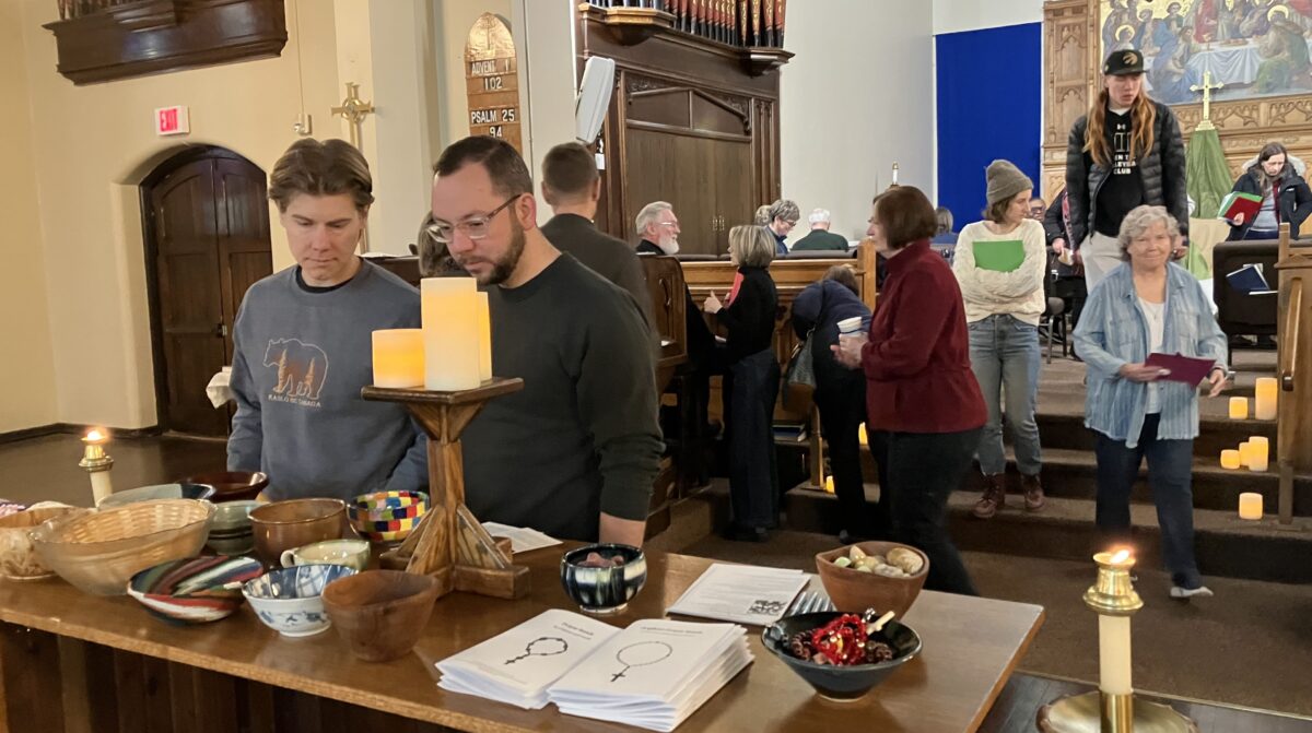8 cropped-Retreatants selecting prayer aids-Saturday MJ