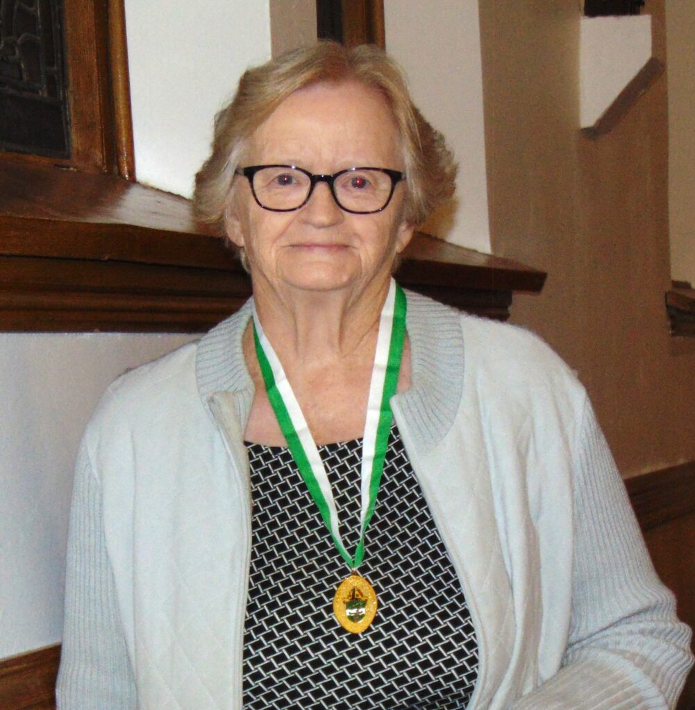 Elaine Thorne b